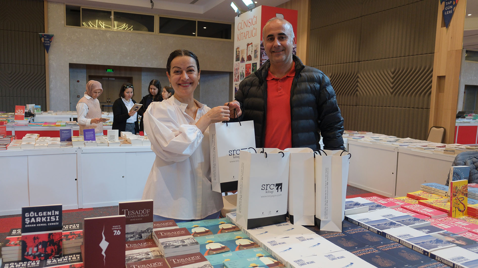 Kemer Belediyesi Yaptı Öğrenciler Kitap Fuarına Akın Etti (1)