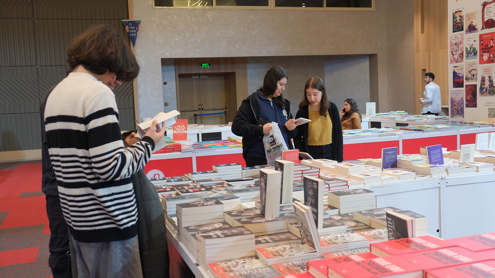 Kemer Belediyesi Yaptı Öğrenciler Kitap Fuarına Akın Etti (2)