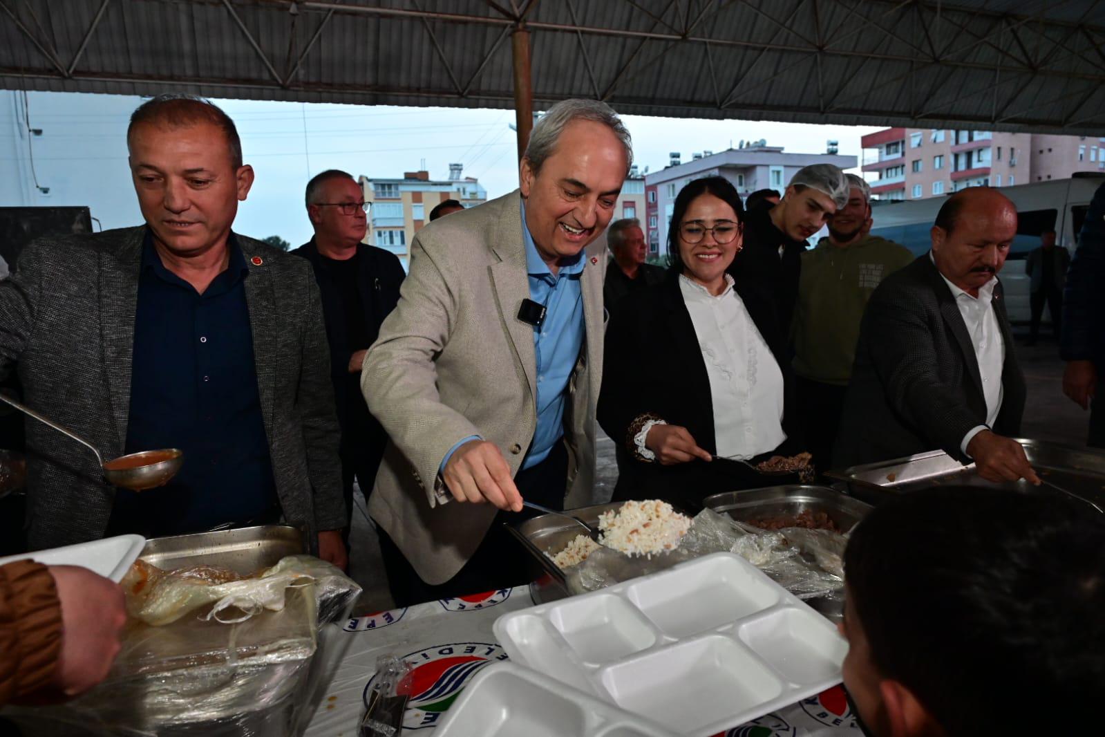 Kocagozden Komsularina Iftarda Yemek Servisi 2