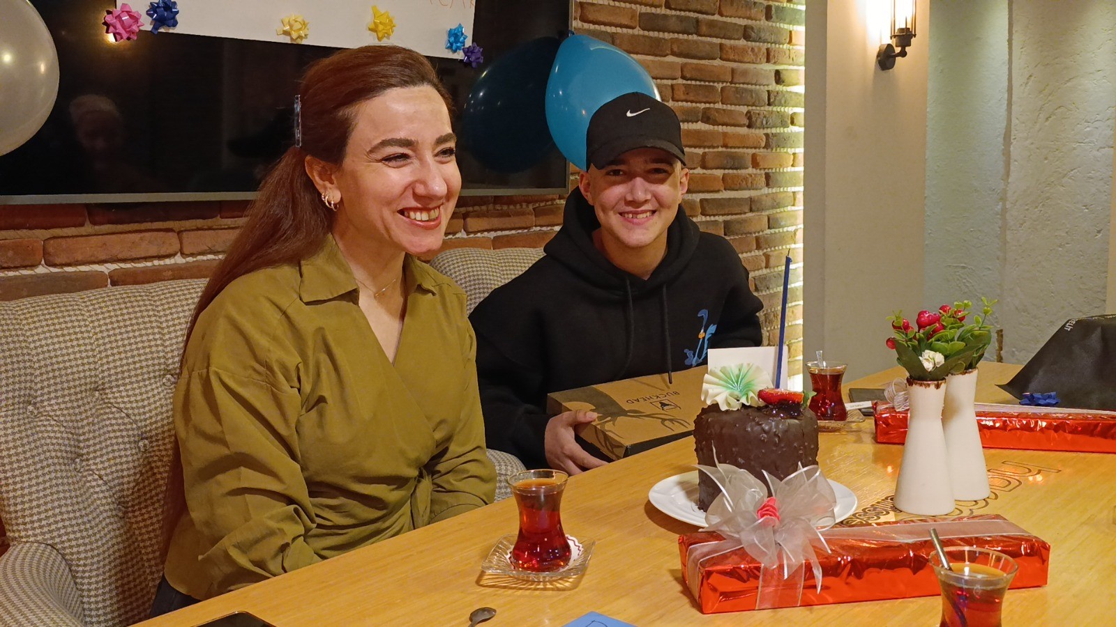 Lenf Kanseriyle 3 Yıldır Mücadele Eden Gence, Kanseri 3 Kez Yenen Kadından Moral Pastası (1)