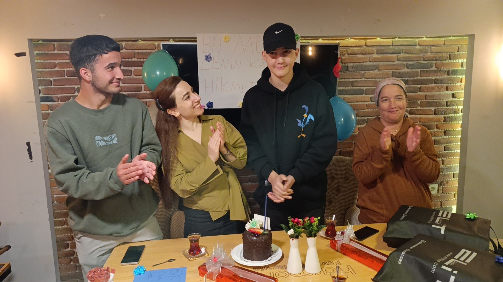 Lenf Kanseriyle 3 Yıldır Mücadele Eden Gence, Kanseri 3 Kez Yenen Kadından Moral Pastası (3)