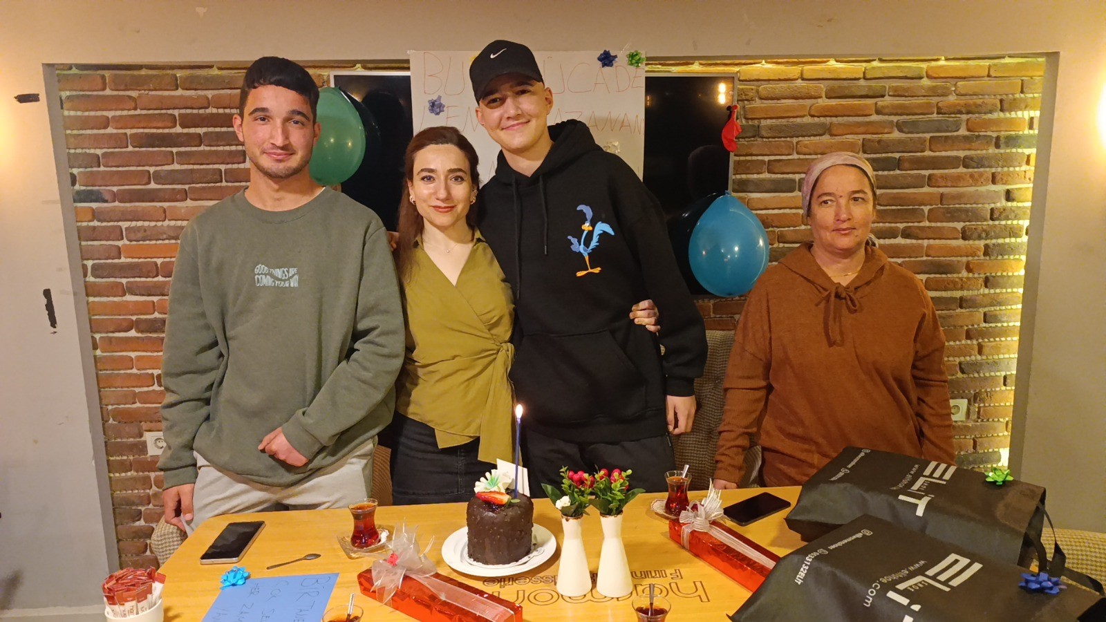 Lenf Kanseriyle 3 Yıldır Mücadele Eden Gence, Kanseri 3 Kez Yenen Kadından Moral Pastası (4)