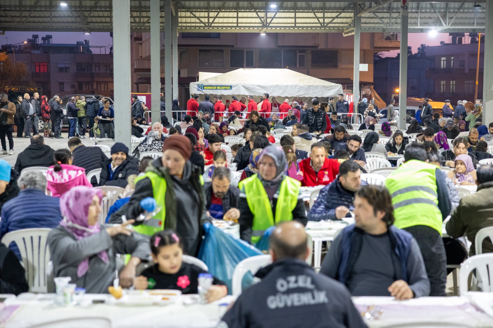 Manavgat Belediyesi Ilk Iftar Sofrasını Yayla Mahallesi’nde Kurdu (3)