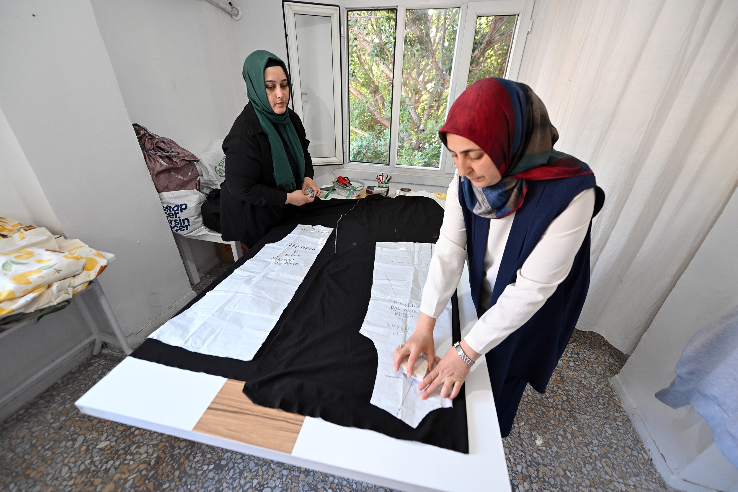 Mersin'de Kadın Ve Çocuk Atölyeleri Fabrika Gibi Işliyor (4)