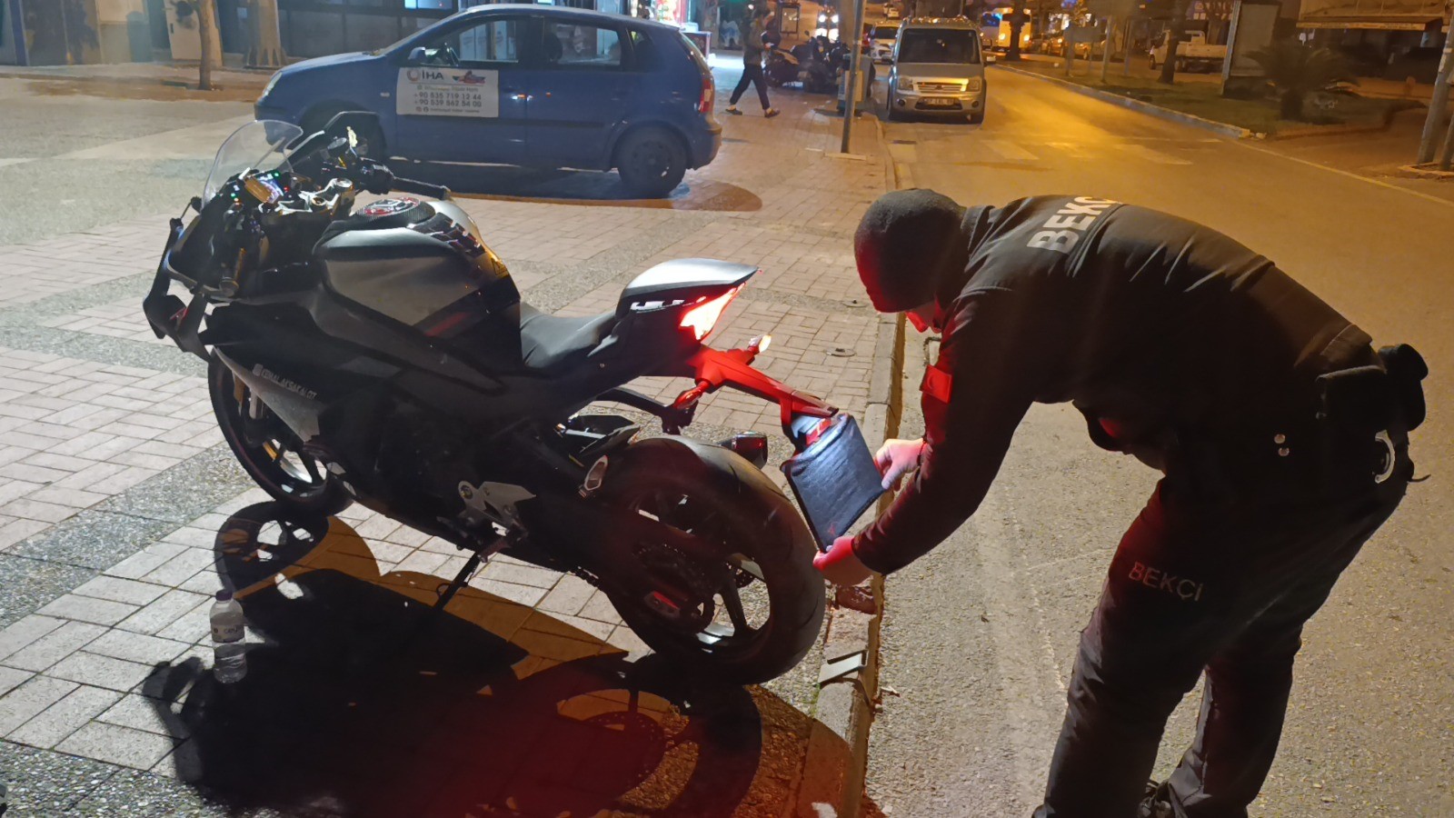Motosikletin Plakasını Bereyle Kapatan Sürücü Kaza Yapınca Ceza Yedi (2)