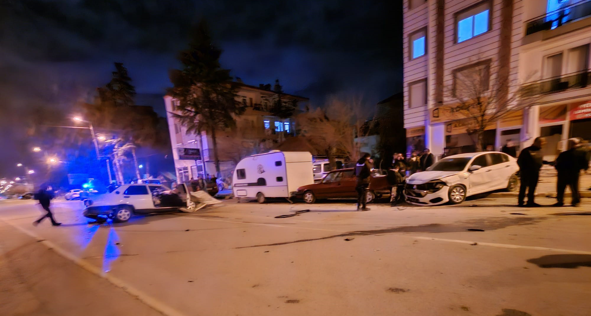 O T O M O B I L I N P A R K H A L I N D E K I 3 A R A C A C A R P T I 609811 180493