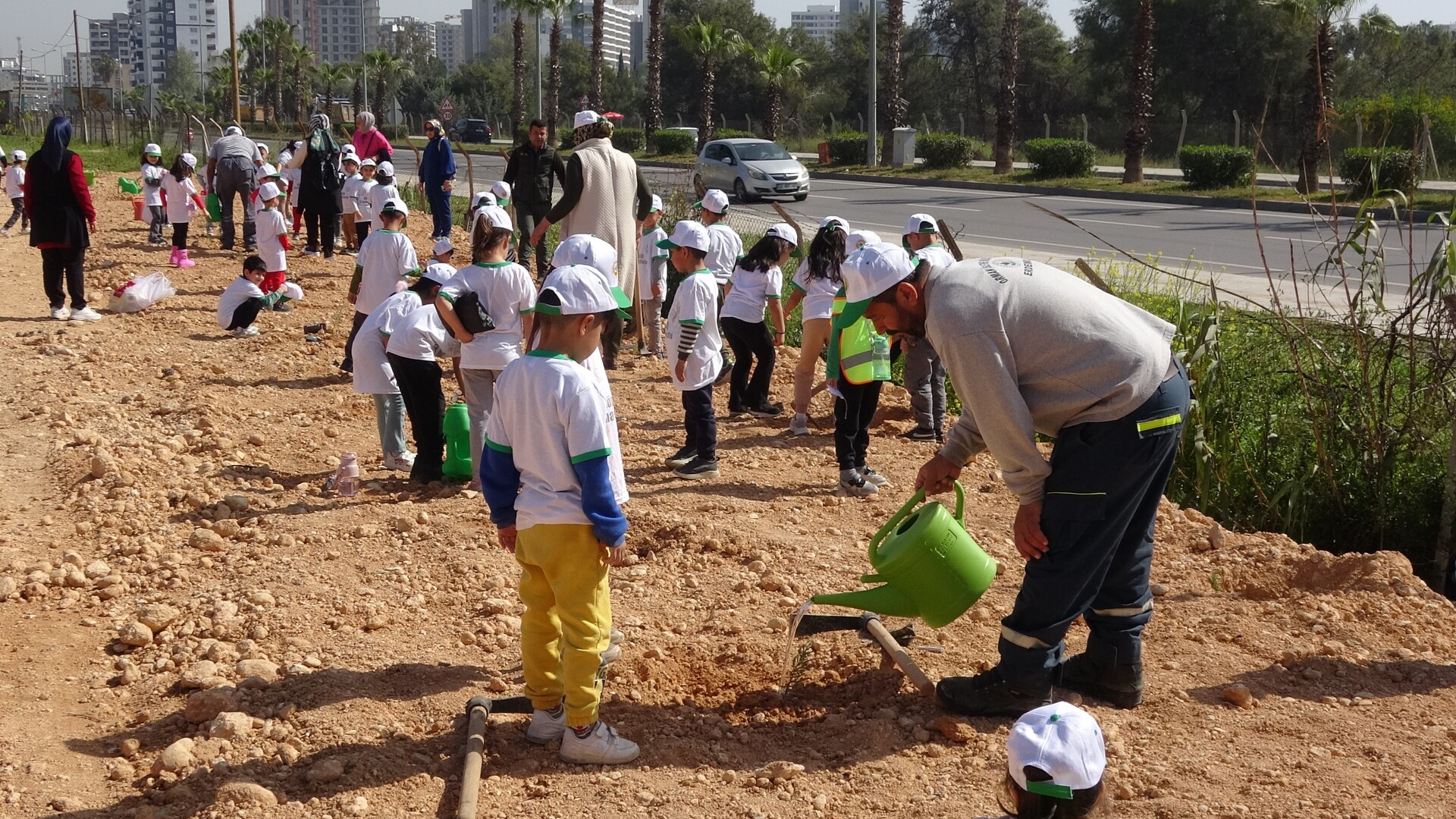Orman Bilinci Aşılanan Minikler Fidan Dikti (2)