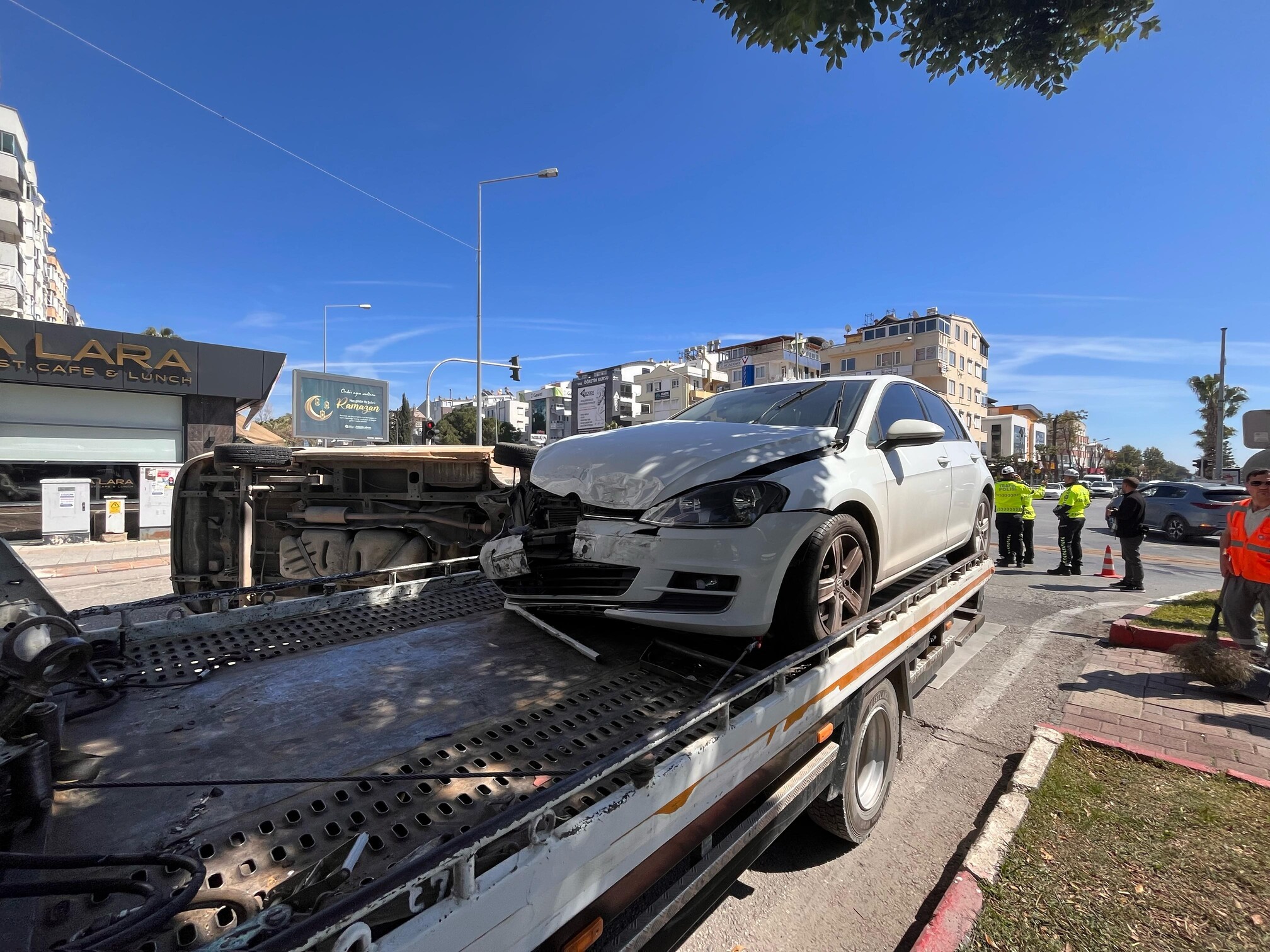 Para Taşıyan Zırhlı Araç Ile Otomobil Çarpıştı, Paralar Çuvallarla Nakledildi (4)