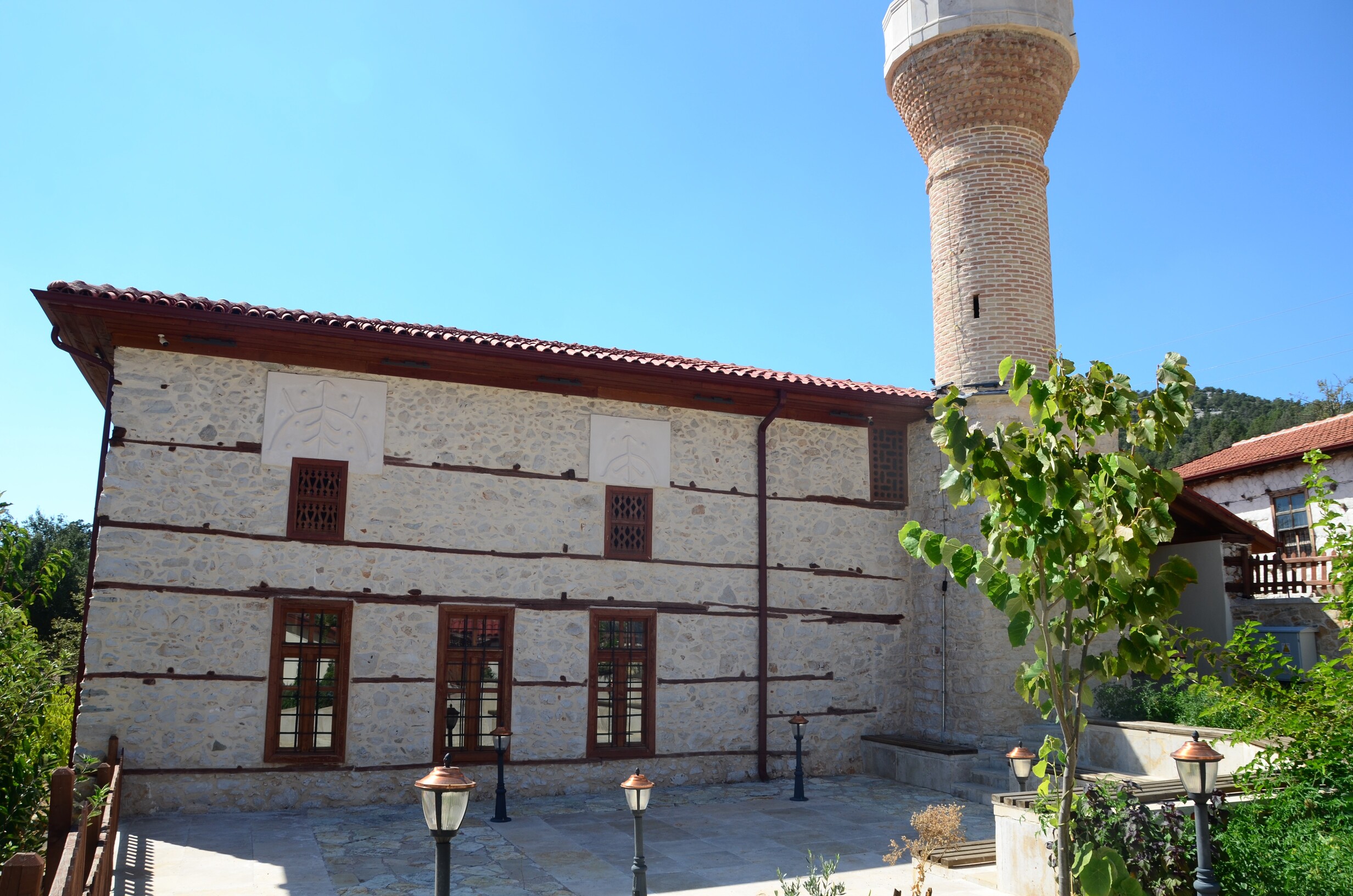 Restorasyon Sırasında Alınan Eserlerin Iadesini Bekliyor (2)