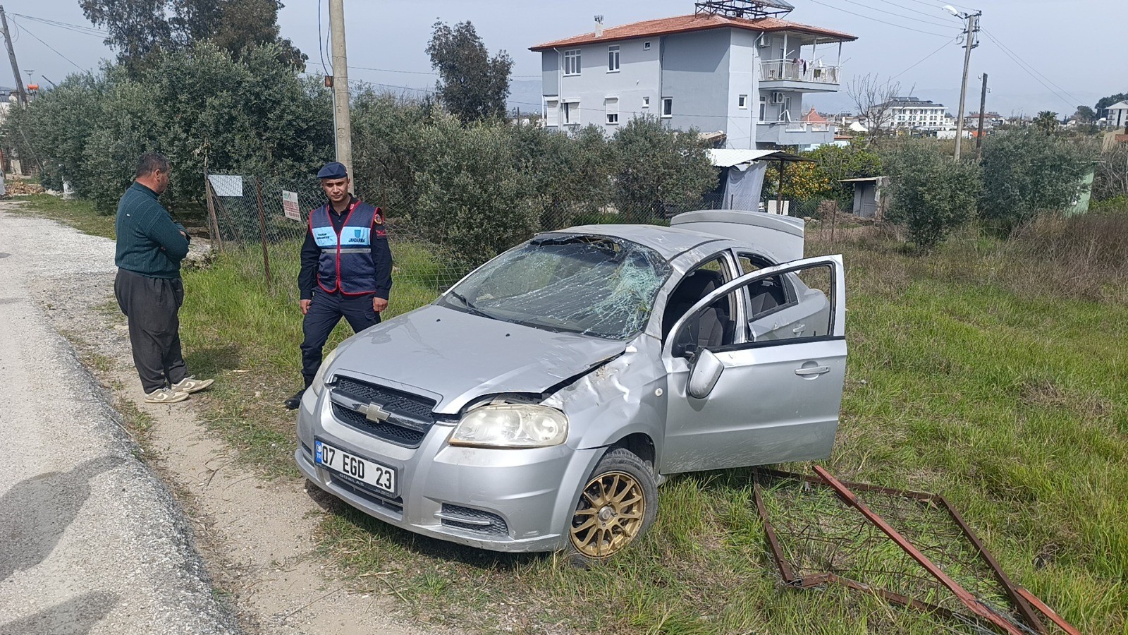 Takla Atan Otomobilden Dışarı Fırladı (4)