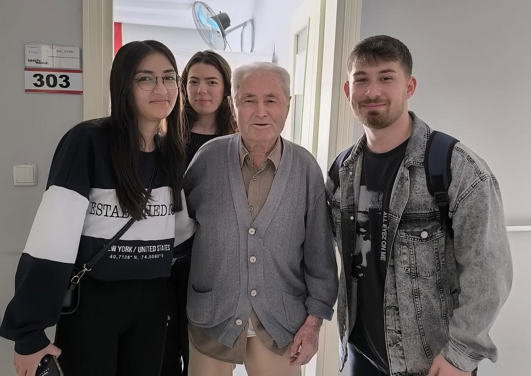 Üniversite Öğrencileri Yaşlı Çınarları Unutmadı (1)
