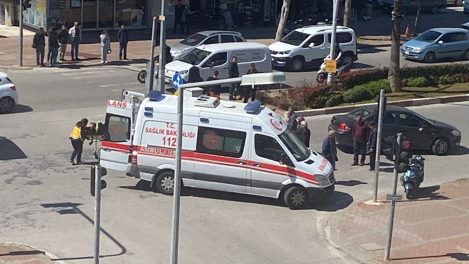 Yasağa Rağmen 'U' Dönüşü Yapan Otomobile Motosiklet Çarptı 2 Yaralı (1)