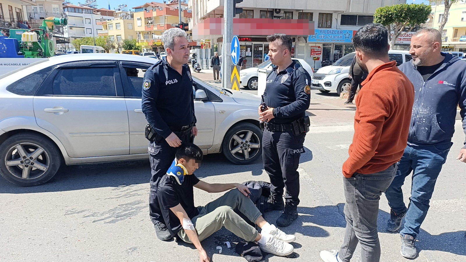 Yasağa Rağmen 'U' Dönüşü Yapan Otomobile Motosiklet Çarptı 2 Yaralı (4)