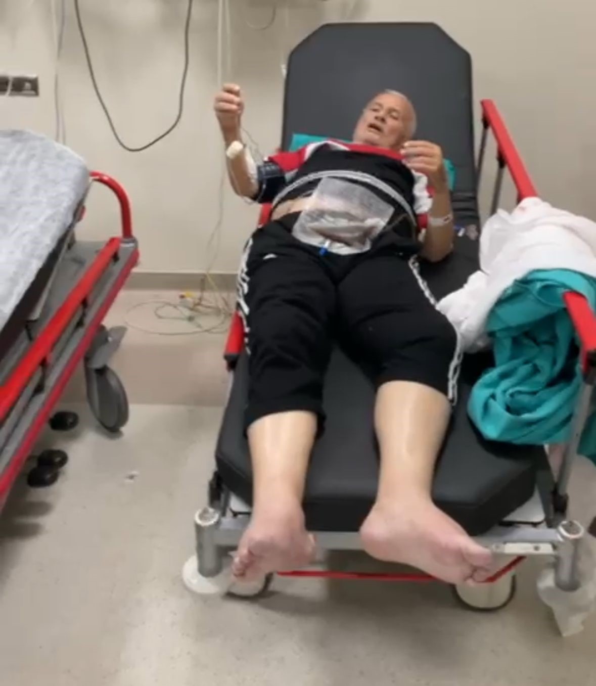 Yaşlı Adamı 5 Gün Sedyede Beklettiler Iddiası (2)