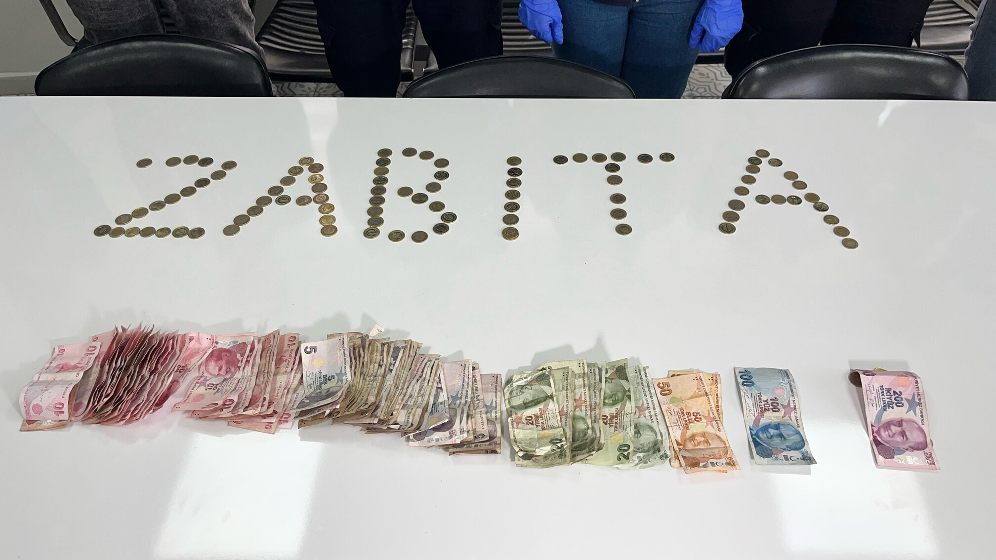 Zabıtayı Gören Dilencinin Canı Sıcak Tahin Istedi, Diğerinin Zulası Çorabı Çıktı (1)