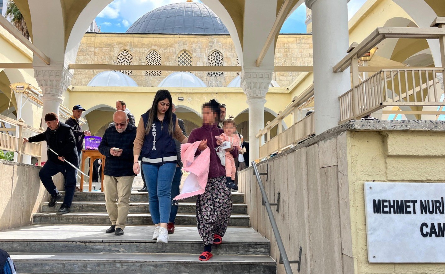 Zabıtayı Gören Dilencinin Canı Sıcak Tahin Istedi, Diğerinin Zulası Çorabı Çıktı (3)