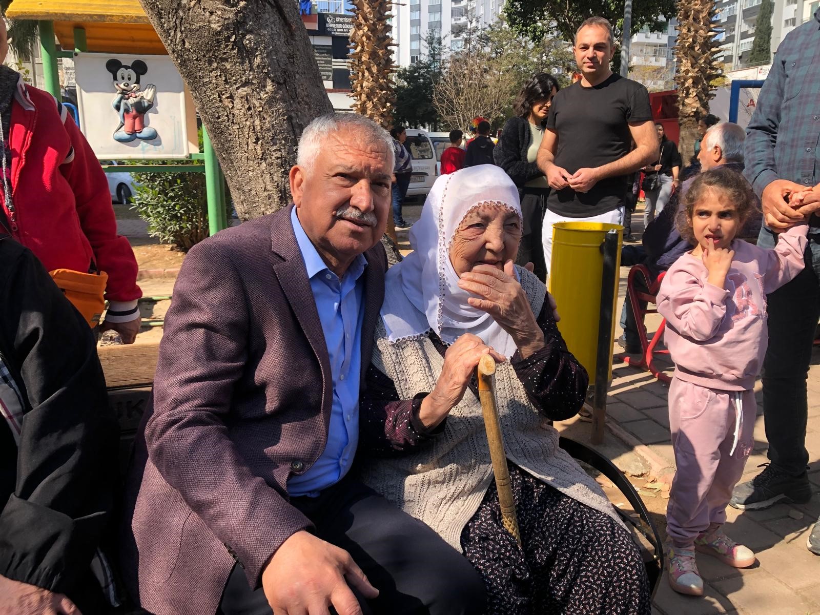 Zeydan Karalar Ve Eşi Nuray Karalar, Chp’nin Cumhurbaşkanı Adayını Belirlemek Için Oy Kullandı (1)