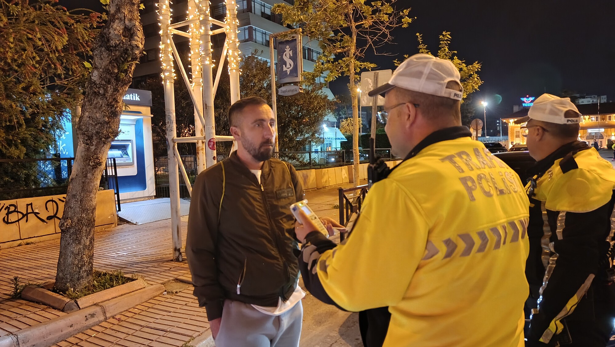 1.93 Promil Alkollü Çıktı Devlet Memuruyum Diyerek Polislere Zorluk Çıkarttı (2)