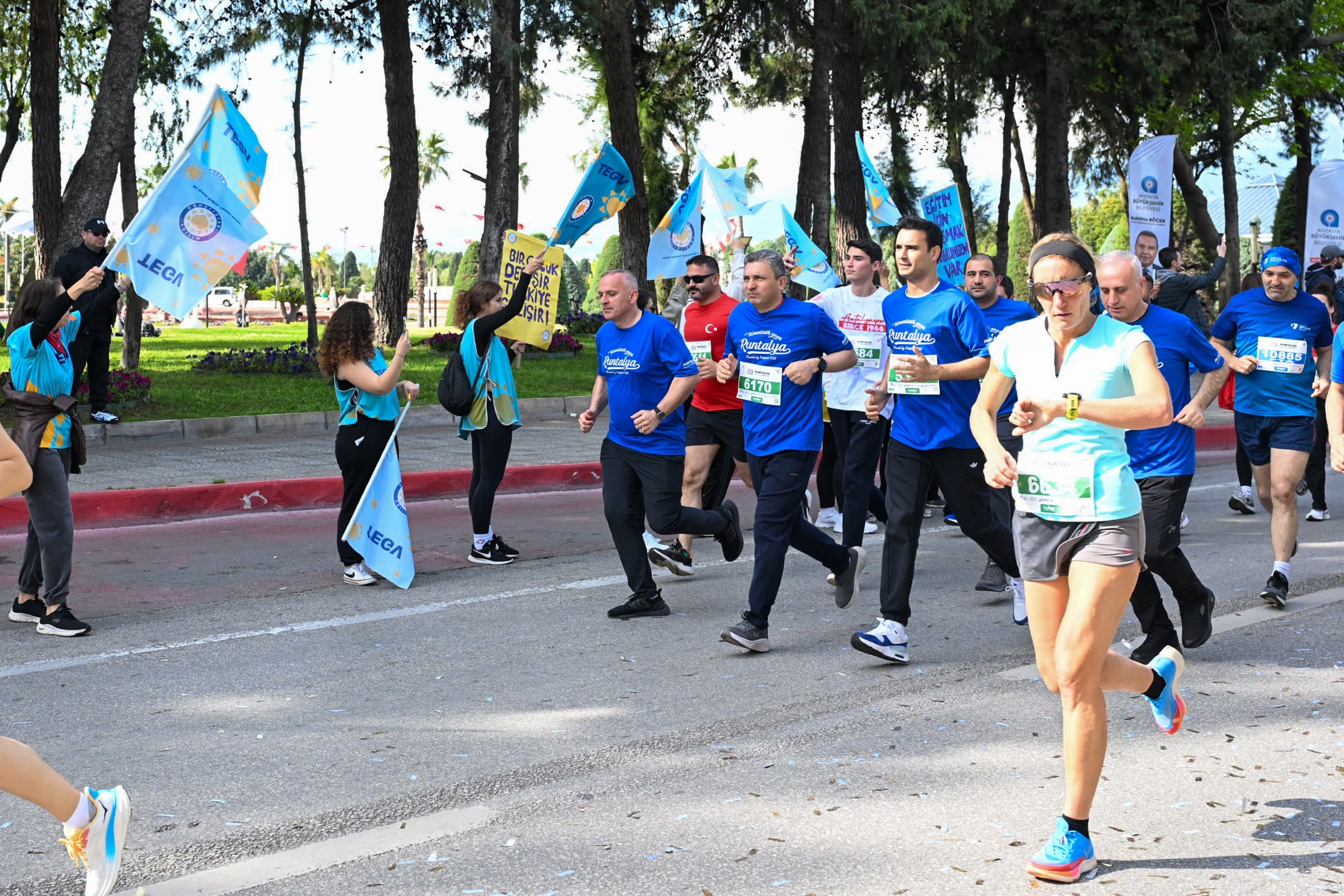 20. Uluslararası Runtalya Maratonu Antalya'da Başladı (1)