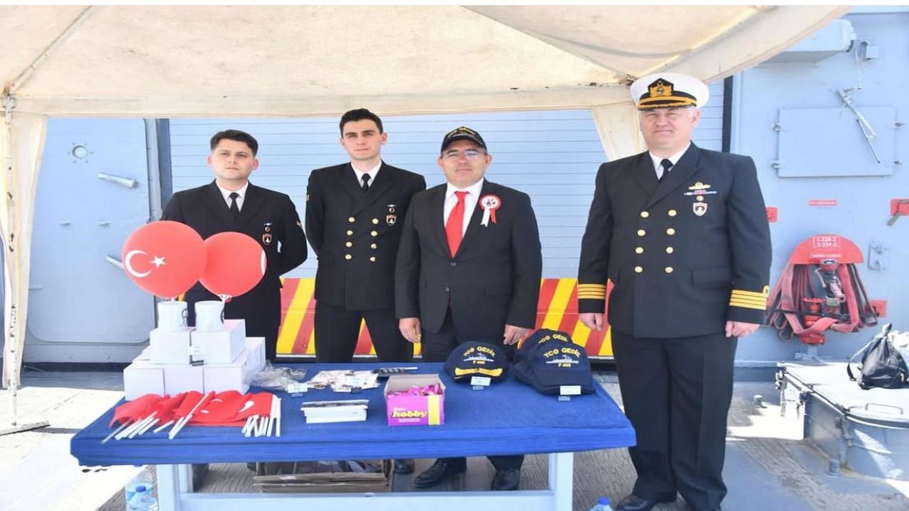 23 Nisanda Askeri Gemilere Ziyaret (1)