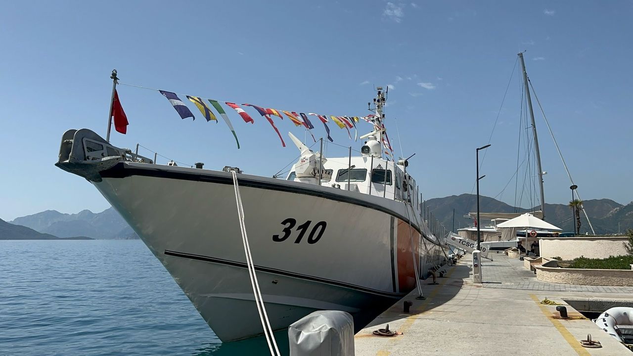 23 Nisanda Askeri Gemilere Ziyaret (4)