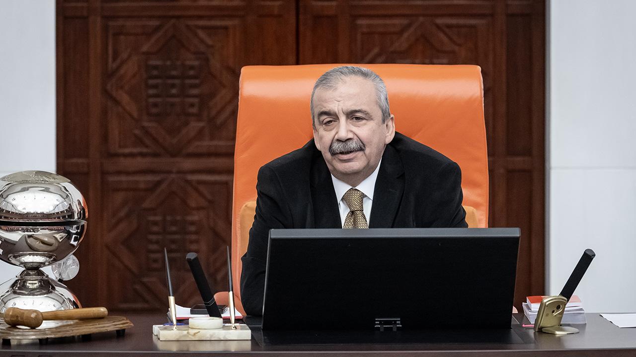 Ak Parti Antalya Milletvekilinden Sırrı Süreyya Önder’in Kızına ‘Dua’ Desteği (1)