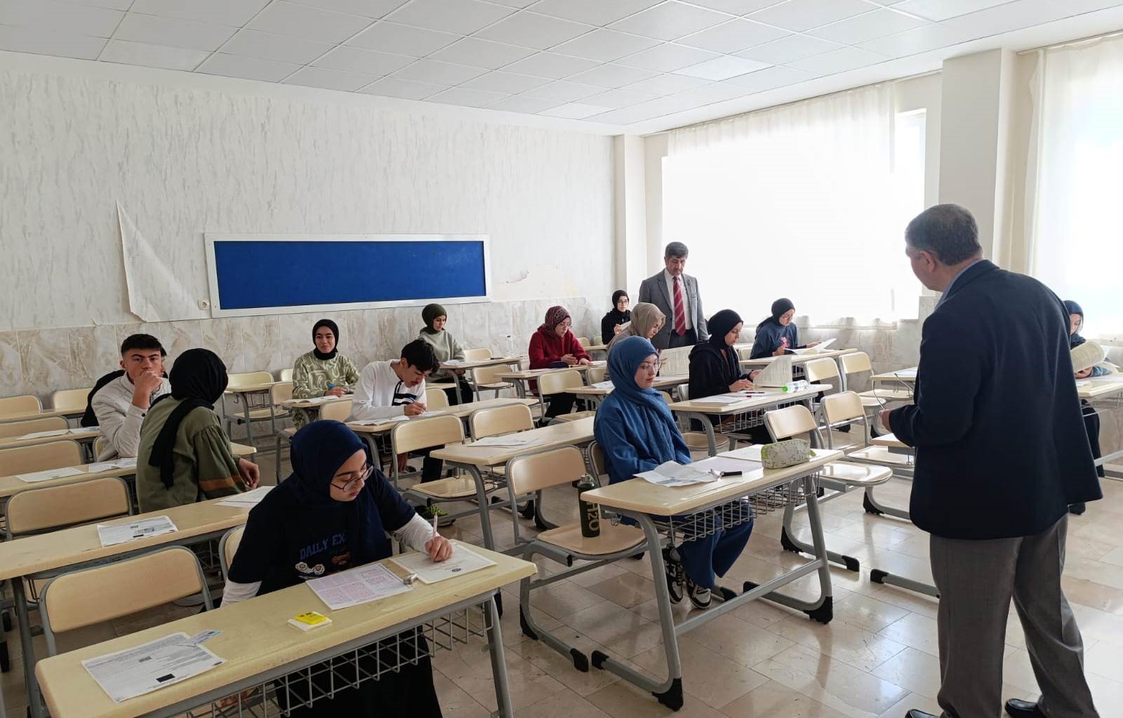 Anamurlu Gençler, Umre Ödüllü Bilgi Yarışmasında Heyecanla Yarıştı (1)