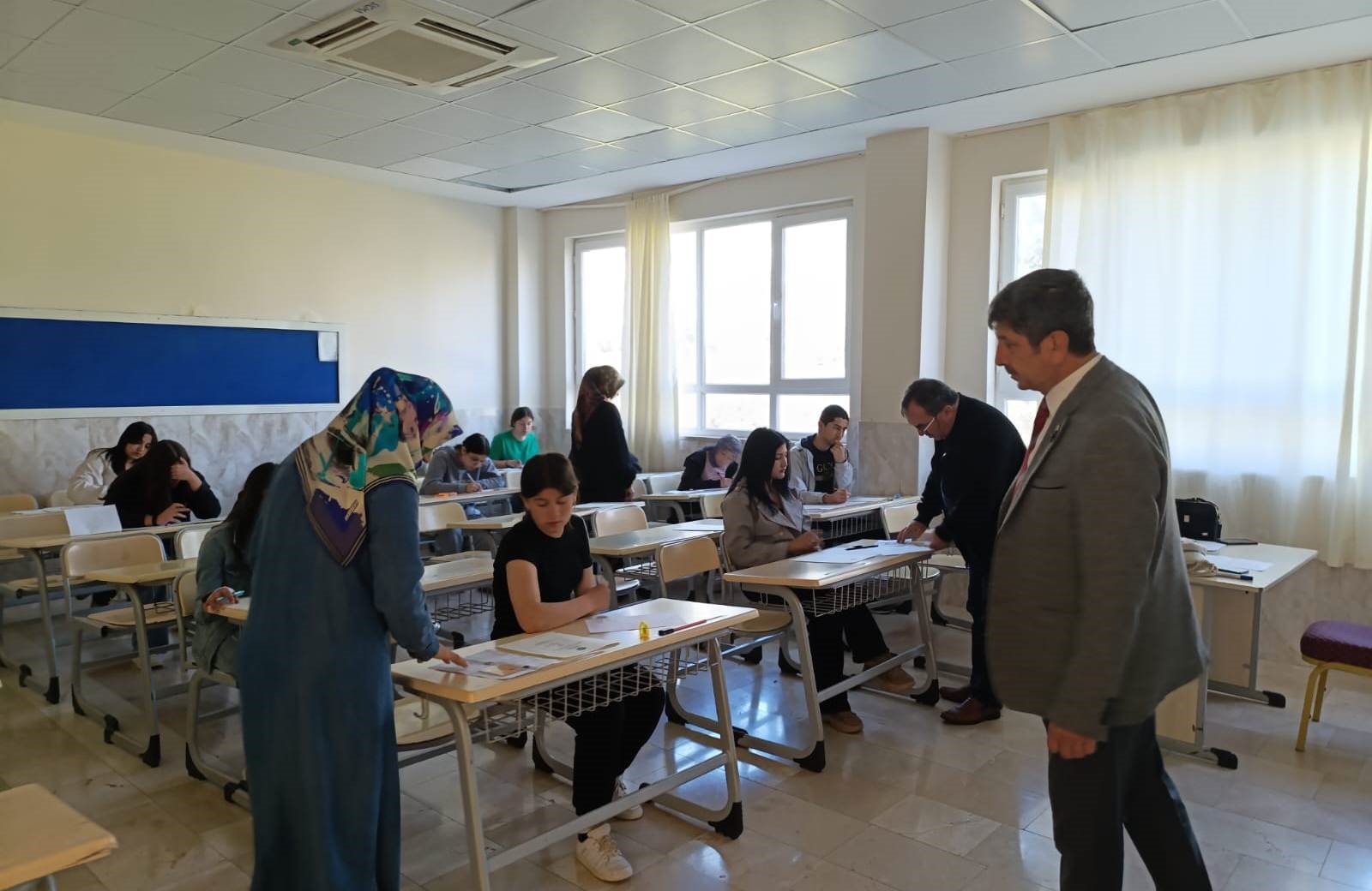 Anamurlu Gençler, Umre Ödüllü Bilgi Yarışmasında Heyecanla Yarıştı (2)