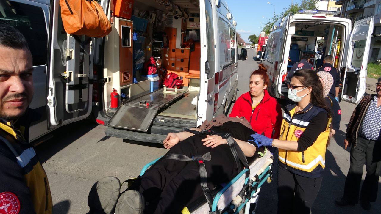 Antalyada Ambulans Ve Otomobil Carpisti (1)