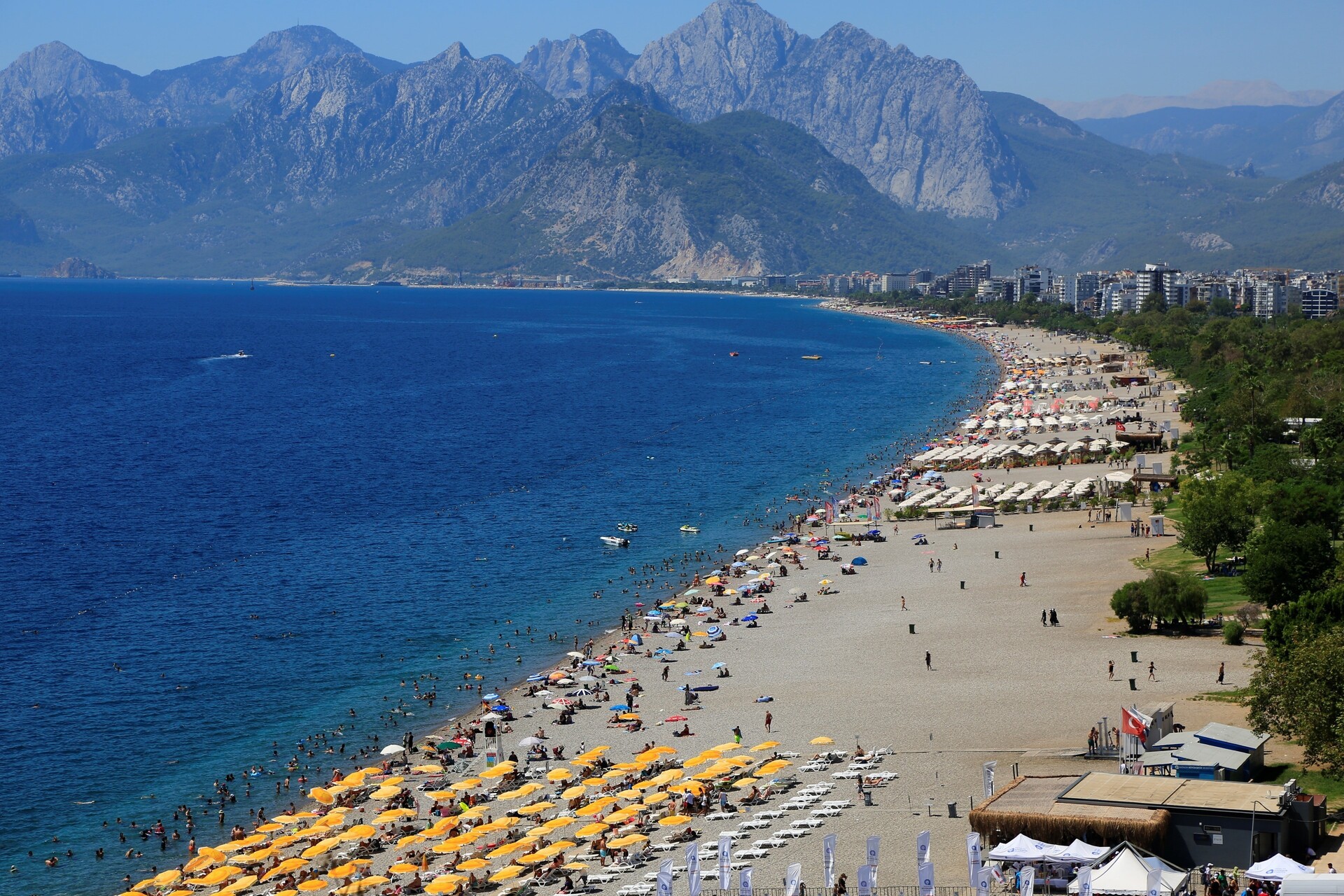 Antalya'da Bayram Tatiline Yağmur Engeli (2)