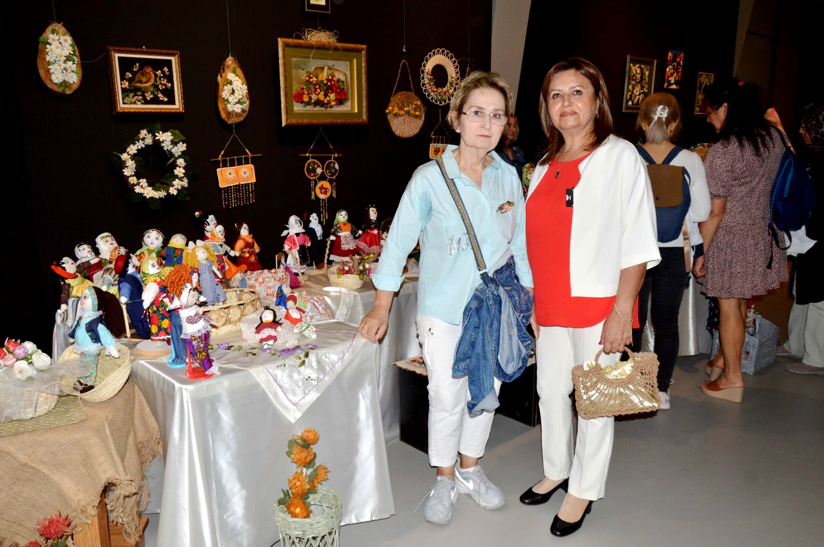 Antalyada Galeri Sanat Fuarina Donustu 675258 199954 (Large)