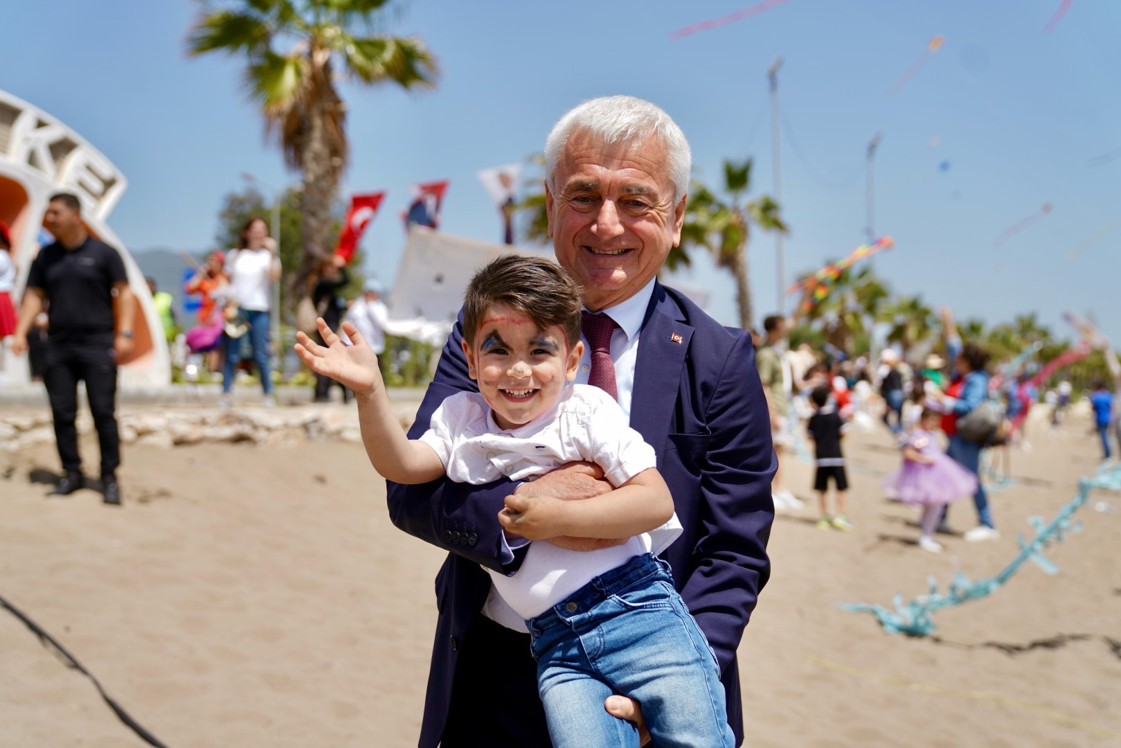 Antalya’da Gökyüzü Uçurtmalarla Renklendi (1) (Large)