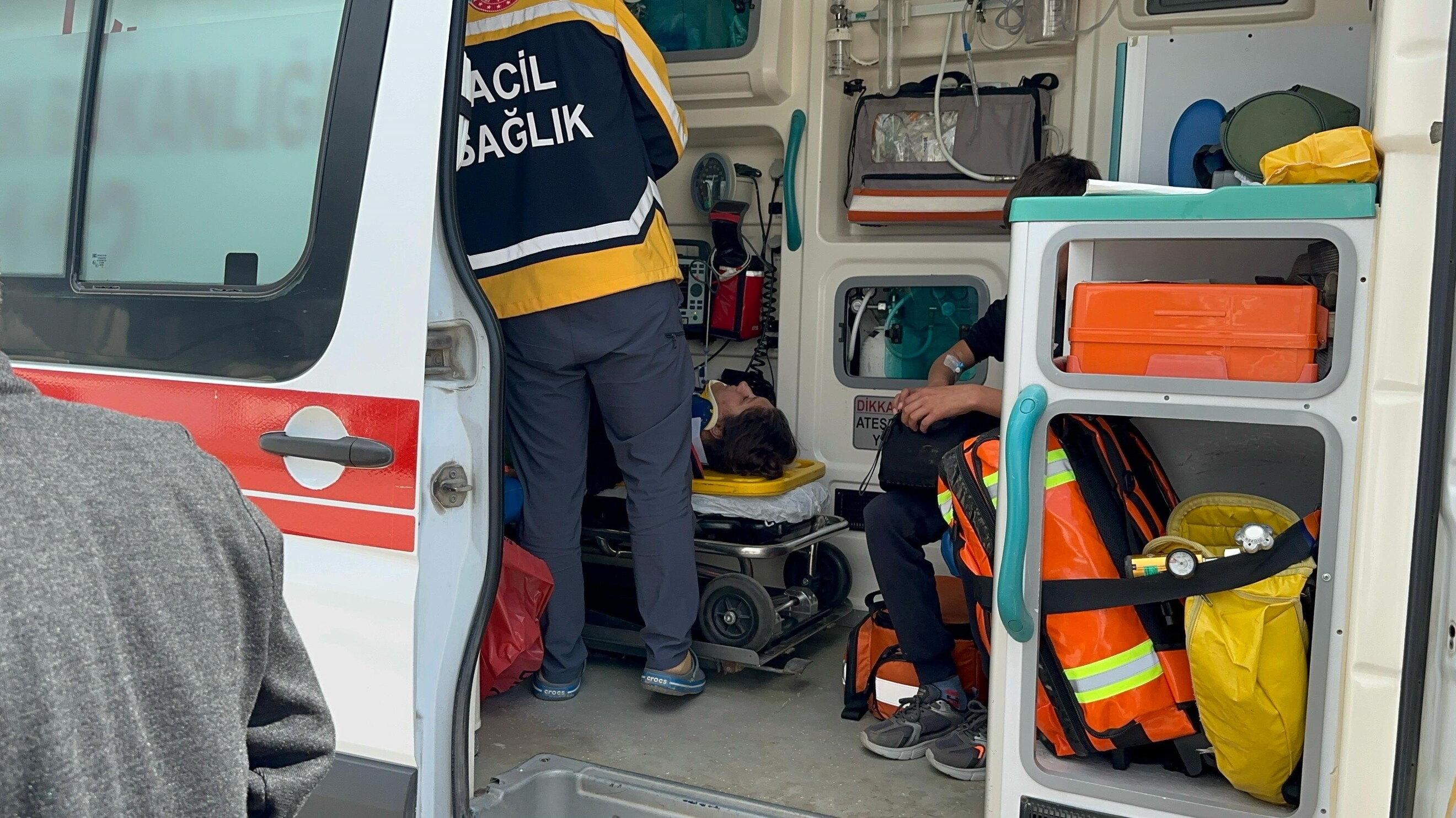 Antalya'da Hastaneye Giderken Kaza Yaptılar 1'I Çocuk 5 Yaralı (1)