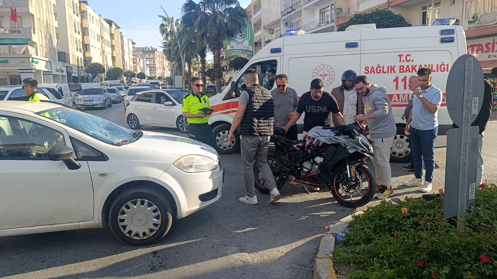 Antalya'da Otomobil Ile Motosiklet Çarpıştı, Sürücü Takla Atarak Yola Savruldu (2) (Large)