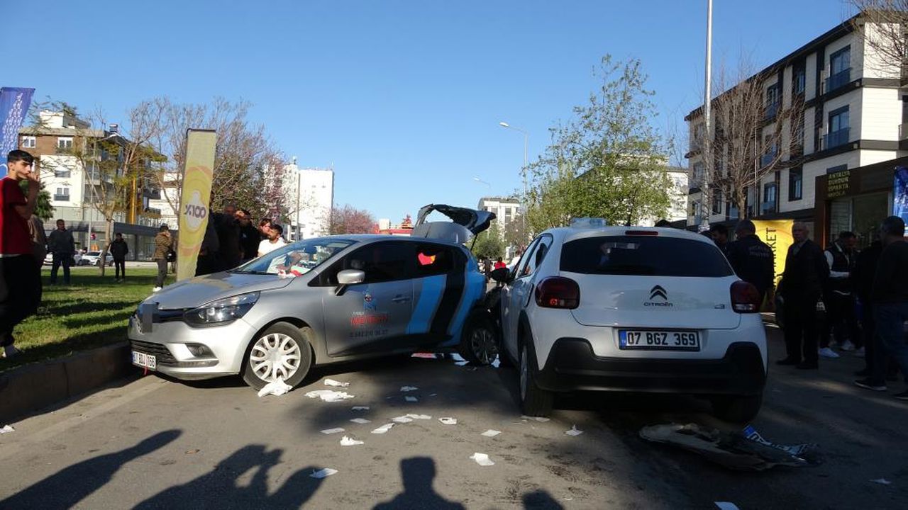 Antalyada Surucu Adayinin Aracina Arkadan Carpti (2)