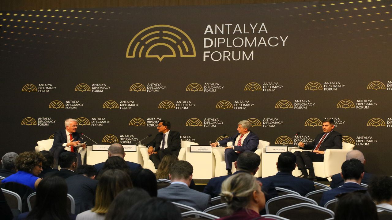 Antalyada Zorunlu Goc Masaya Yatirildi (4)