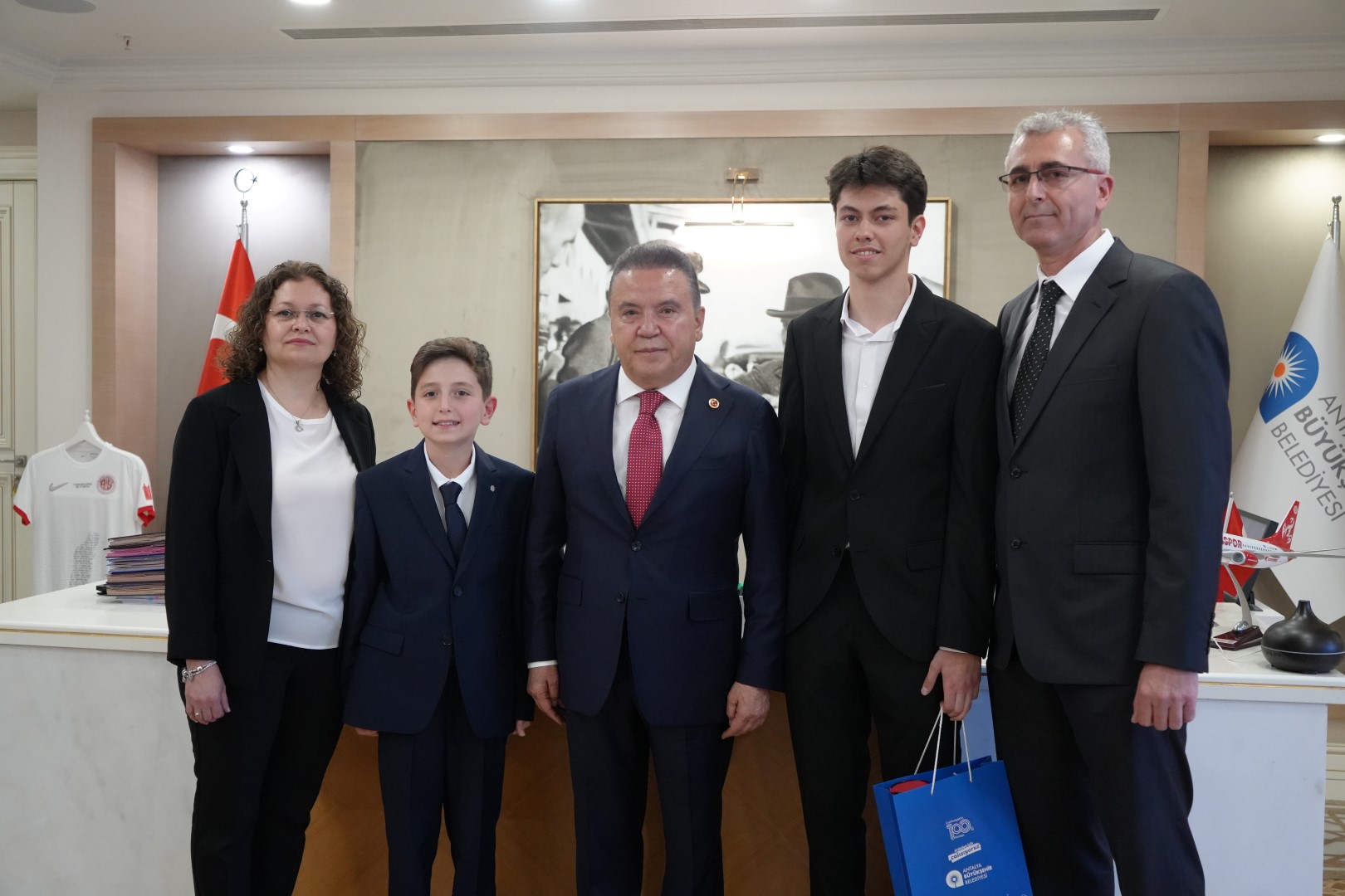 Antalya'nın Çocuk Başkanından Dünya Çocuklarına Barış Çağrısı (1) (Large)