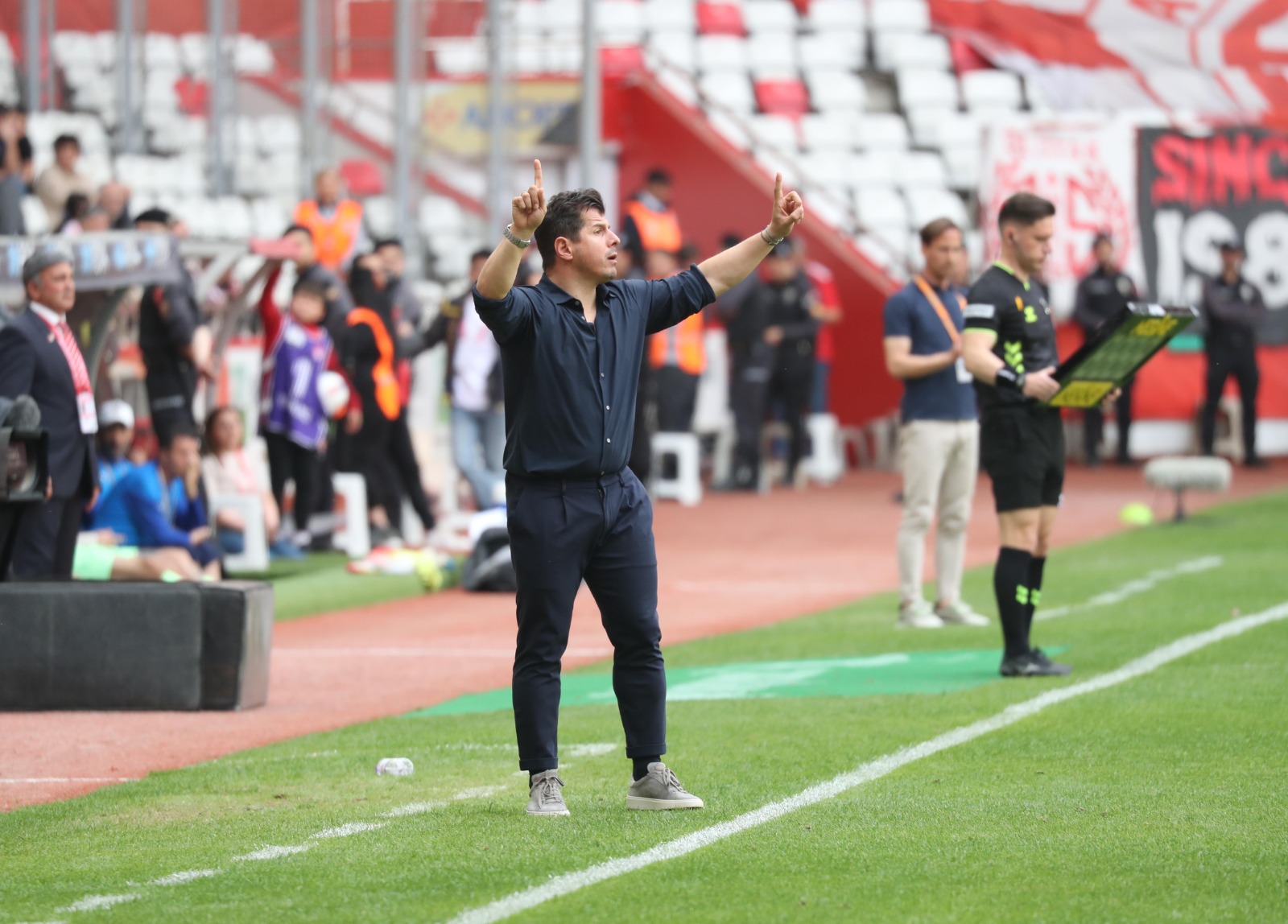Antalyaspor Teknik Direktörü Emre Belözoğlu’ndan Önemli Açıklama; “Derbi Galibiyeti Çok Stratejikti” (2)
