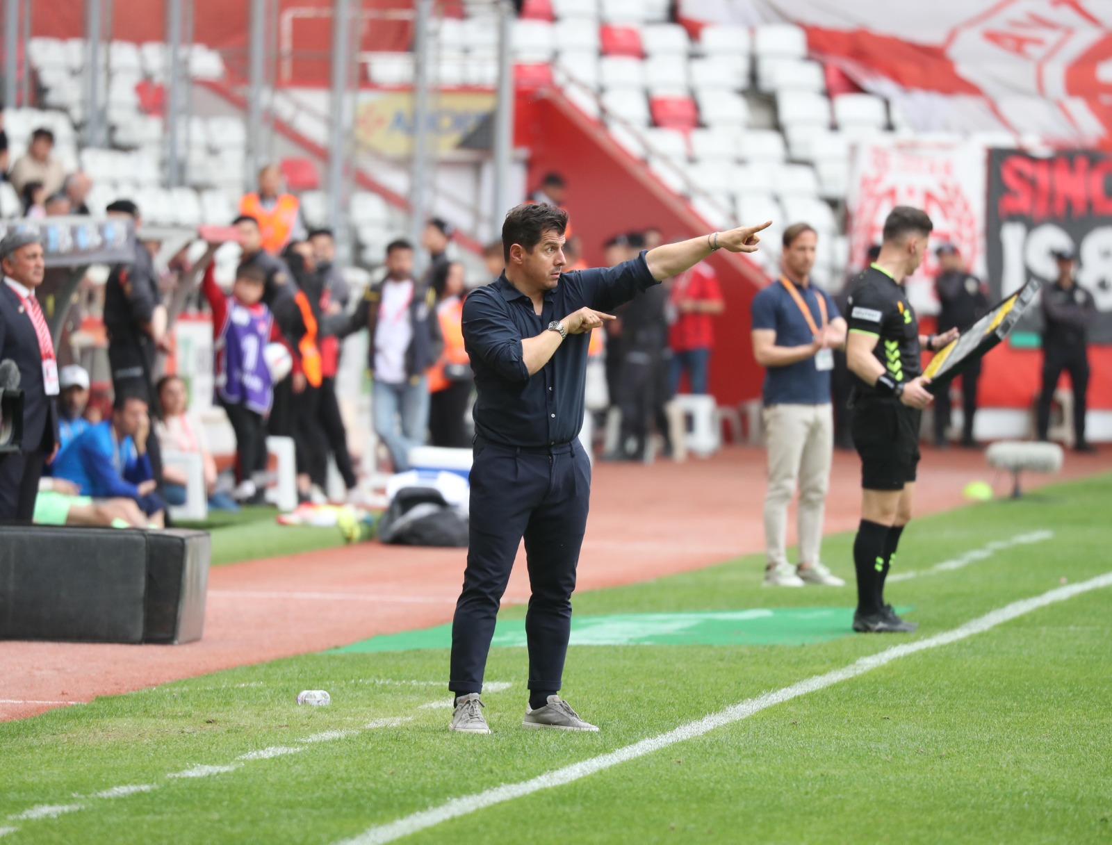 Antalyaspor Teknik Direktörü Emre Belözoğlu’ndan Önemli Açıklama; “Derbi Galibiyeti Çok Stratejikti” (4)