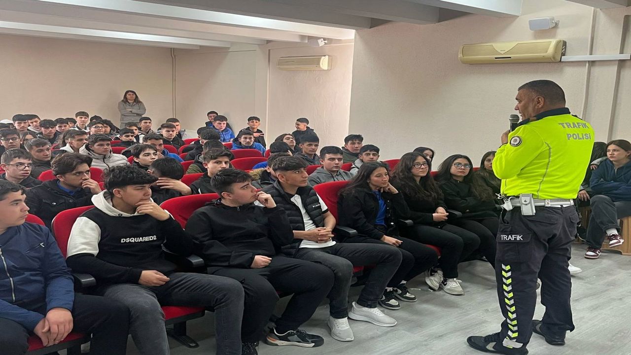 Aydinda Ogrencilere Trafik Semineri Verildi (2)