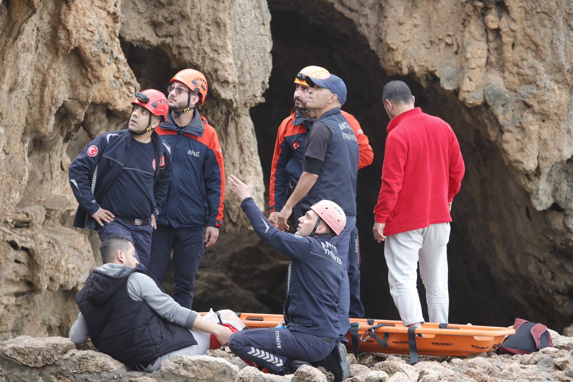Balık Keyfi Hastanede Son Buldu Falezlerden Düşerek Bacağını Kırdı (4)