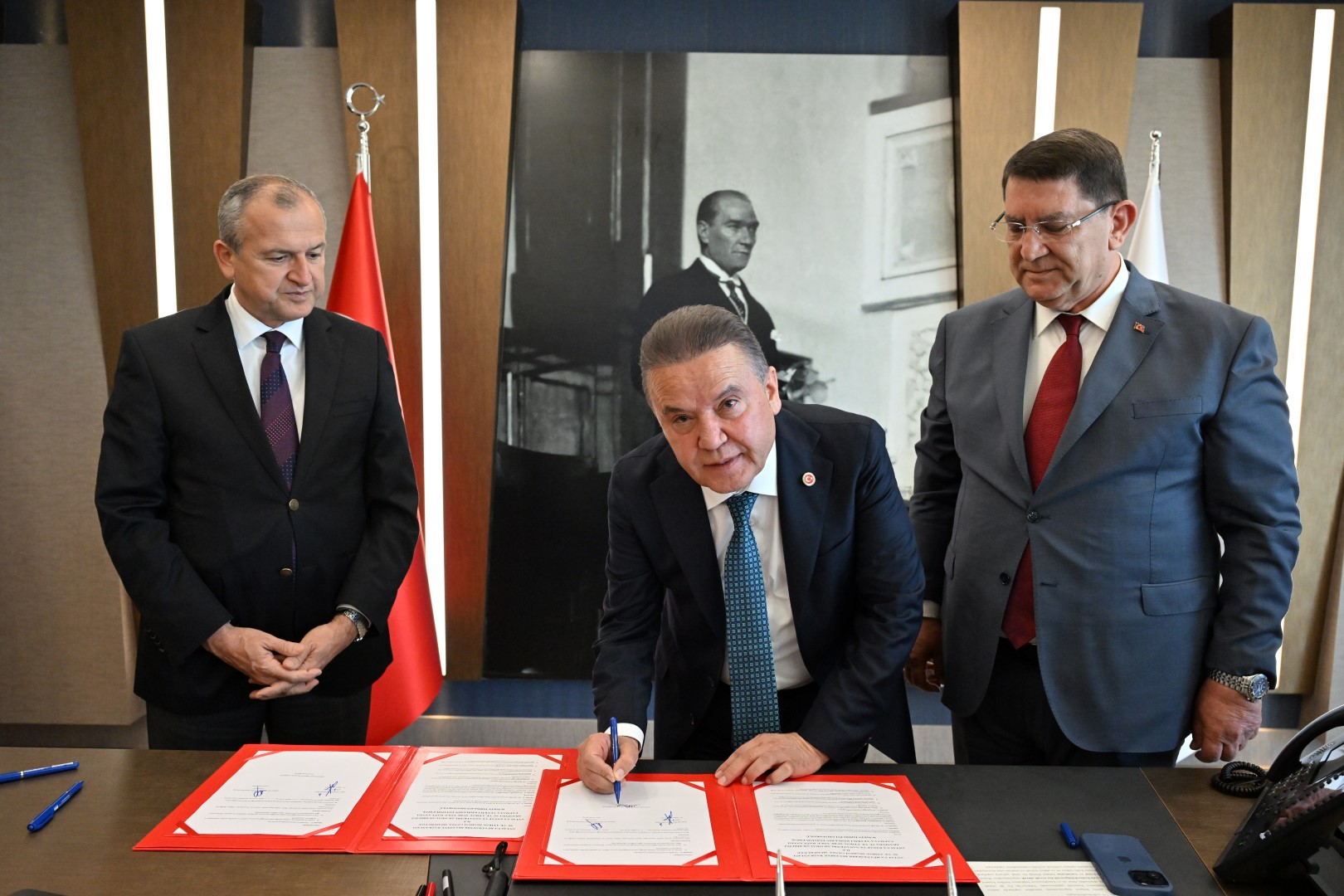 Başkan Böcek Ile Aesob Arasında Işbirliği Protokolü (2) (Large)