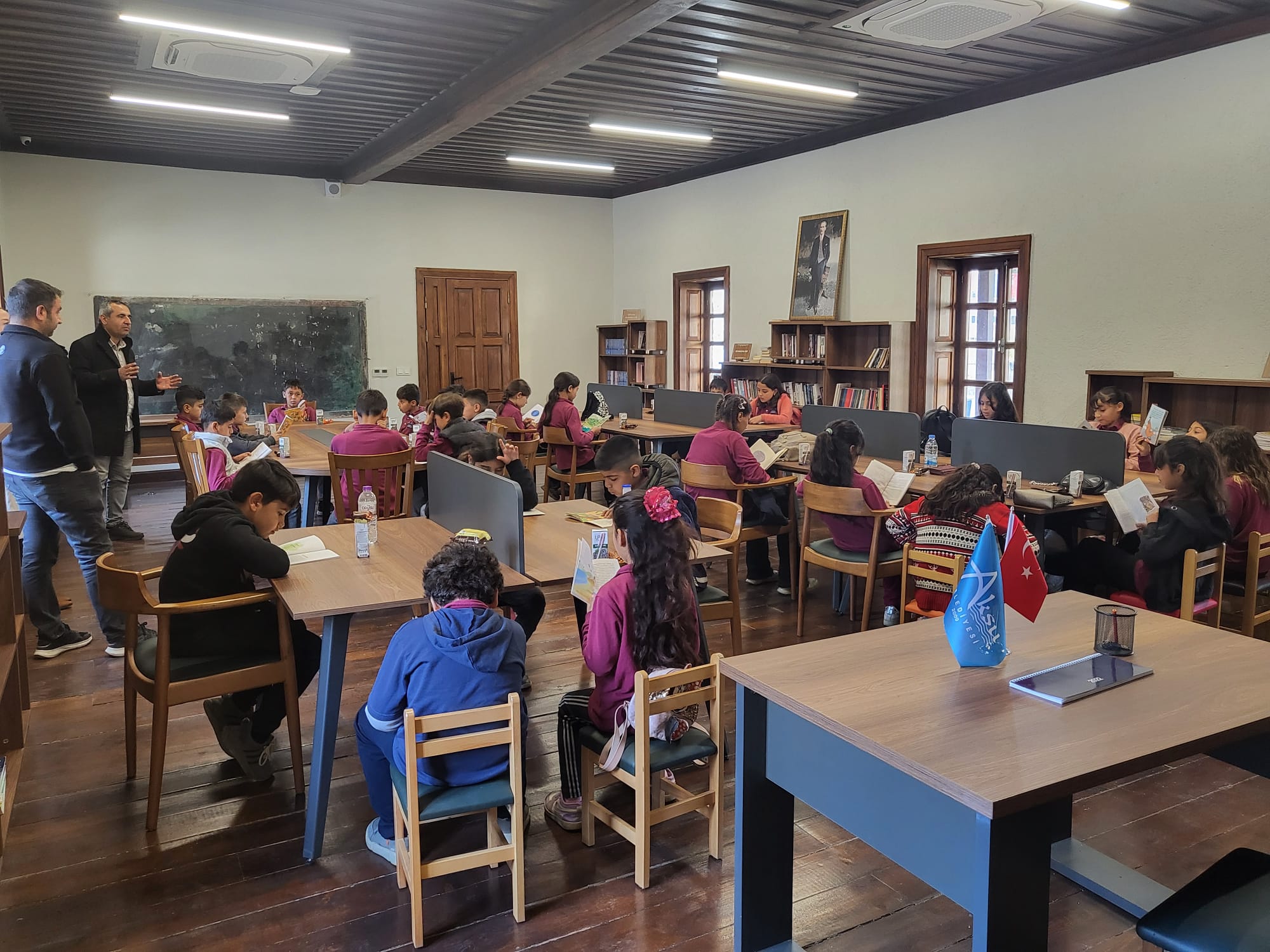 Bilgiye Açılan Kapı Taş Mektep Halk Kütüphanesi (1)