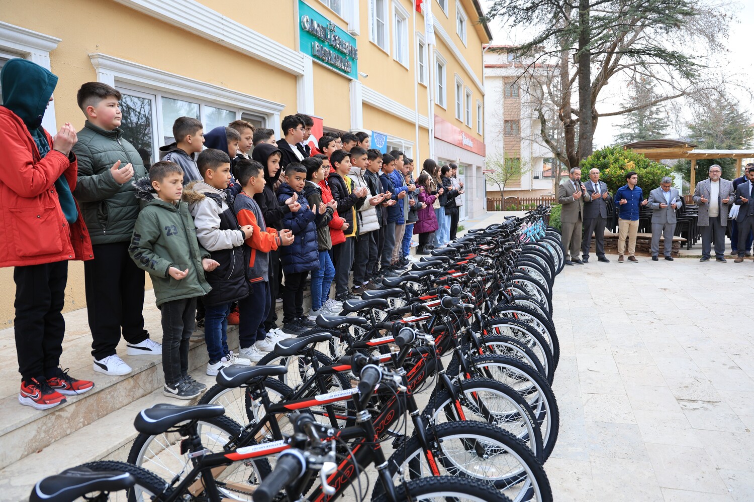 Çameli'nde Camiye Giden Çocuklar Bisikletle Ödüllendirildi (4)