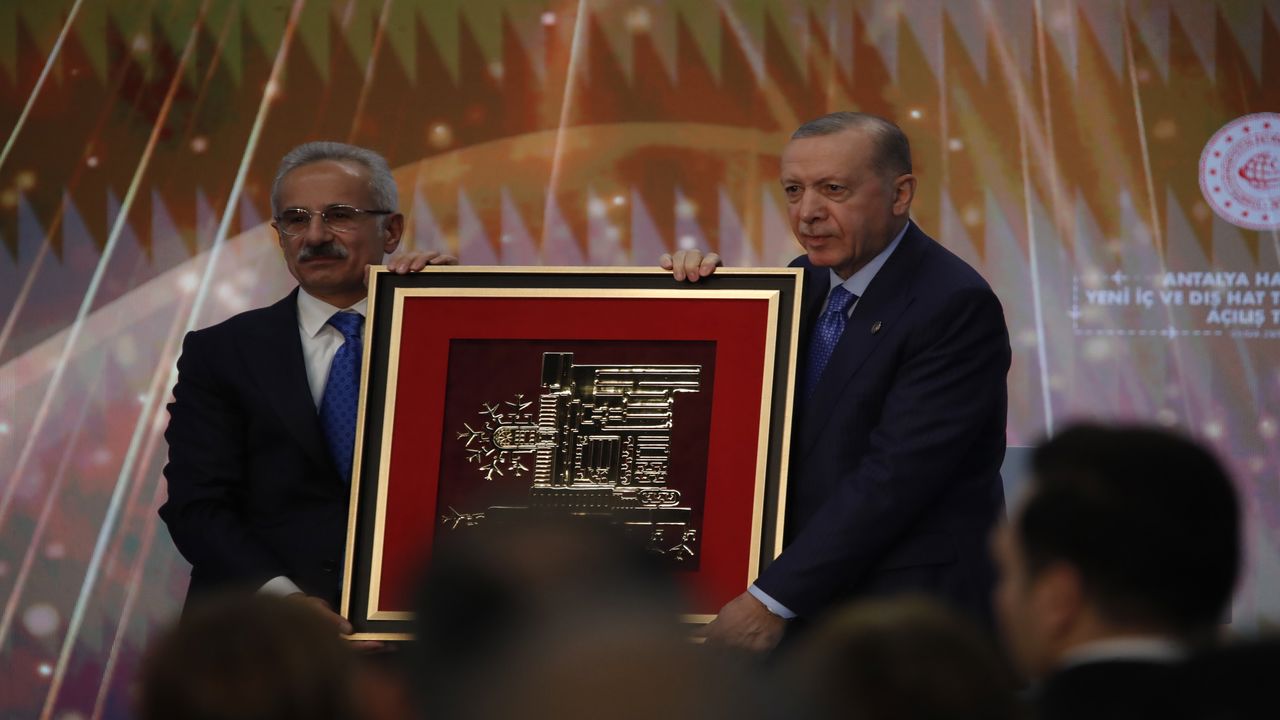 Cumhurbaskani Erdogan Antalya Havalimanini Acti (2)