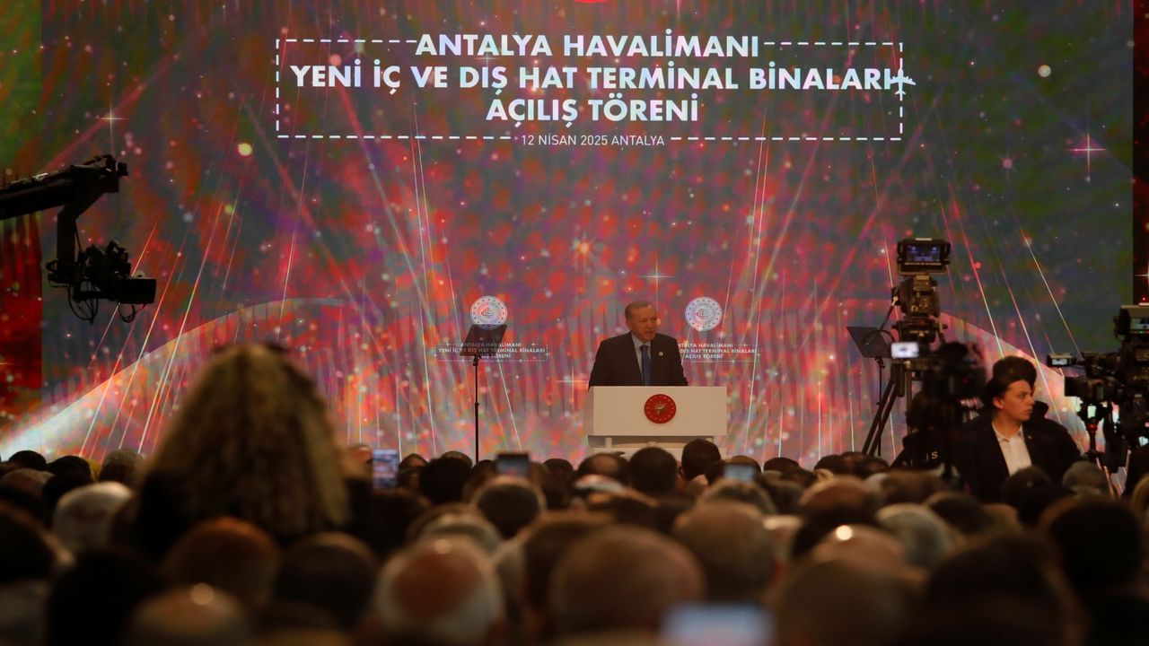 Cumhurbaskani Erdogan Antalya Havalimanini Acti (3)