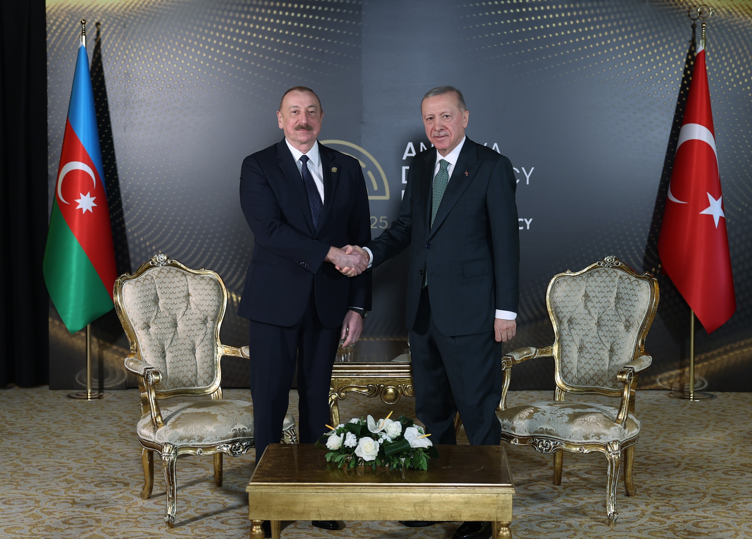 Cumhurbaşkanı Erdoğan, Azerbaycan Cumhurbaşkanı Aliyev Ile Görüştü (3)