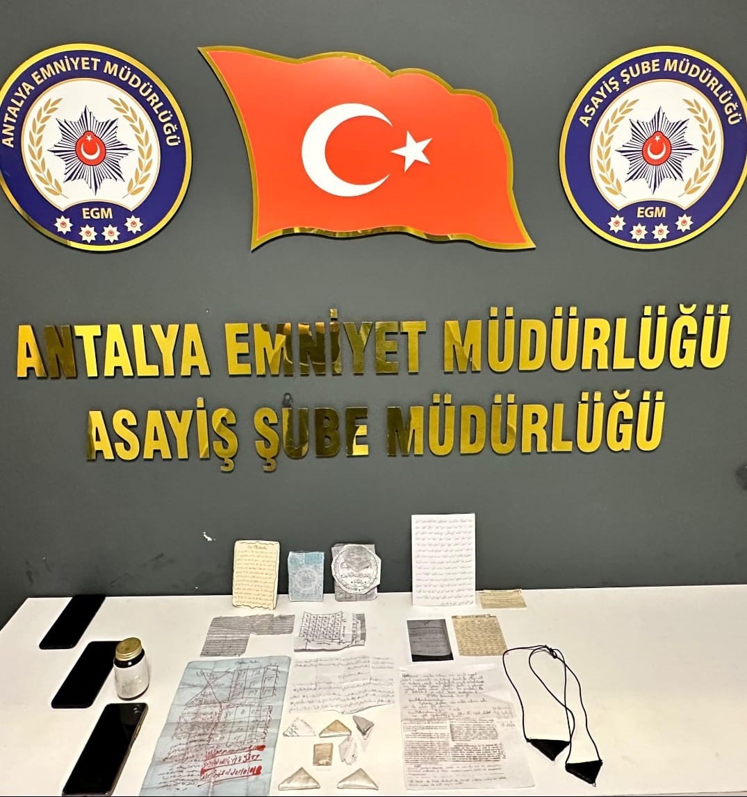 Dini Duyguları Kullanarak Dolandırıcılık Yapan 3 Şüpheli Tutuklandı (1)