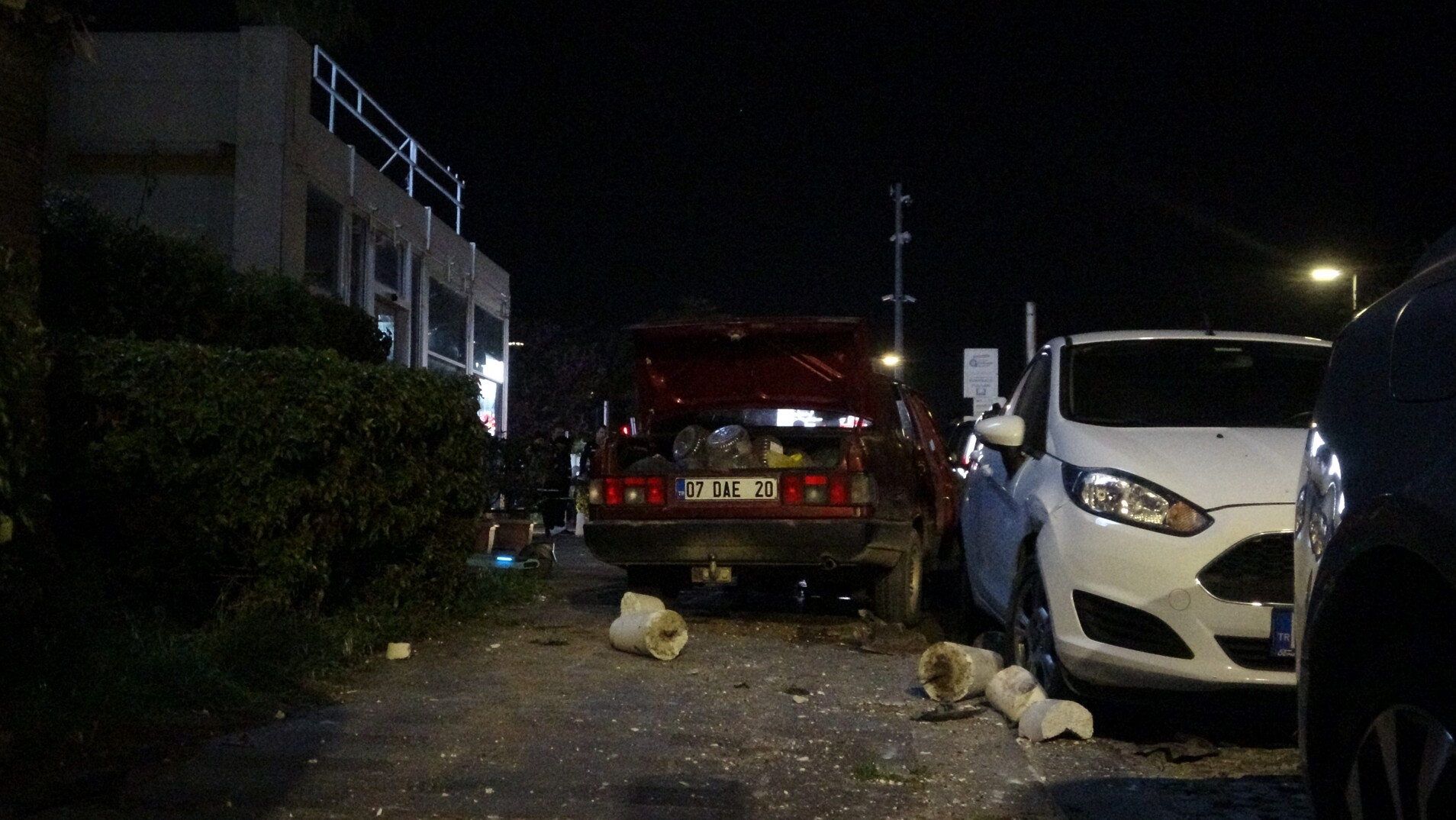'Dur' Ihtarına Uymayıp Aracını Polisin Üzerine Sürerek Kaçtı (2)