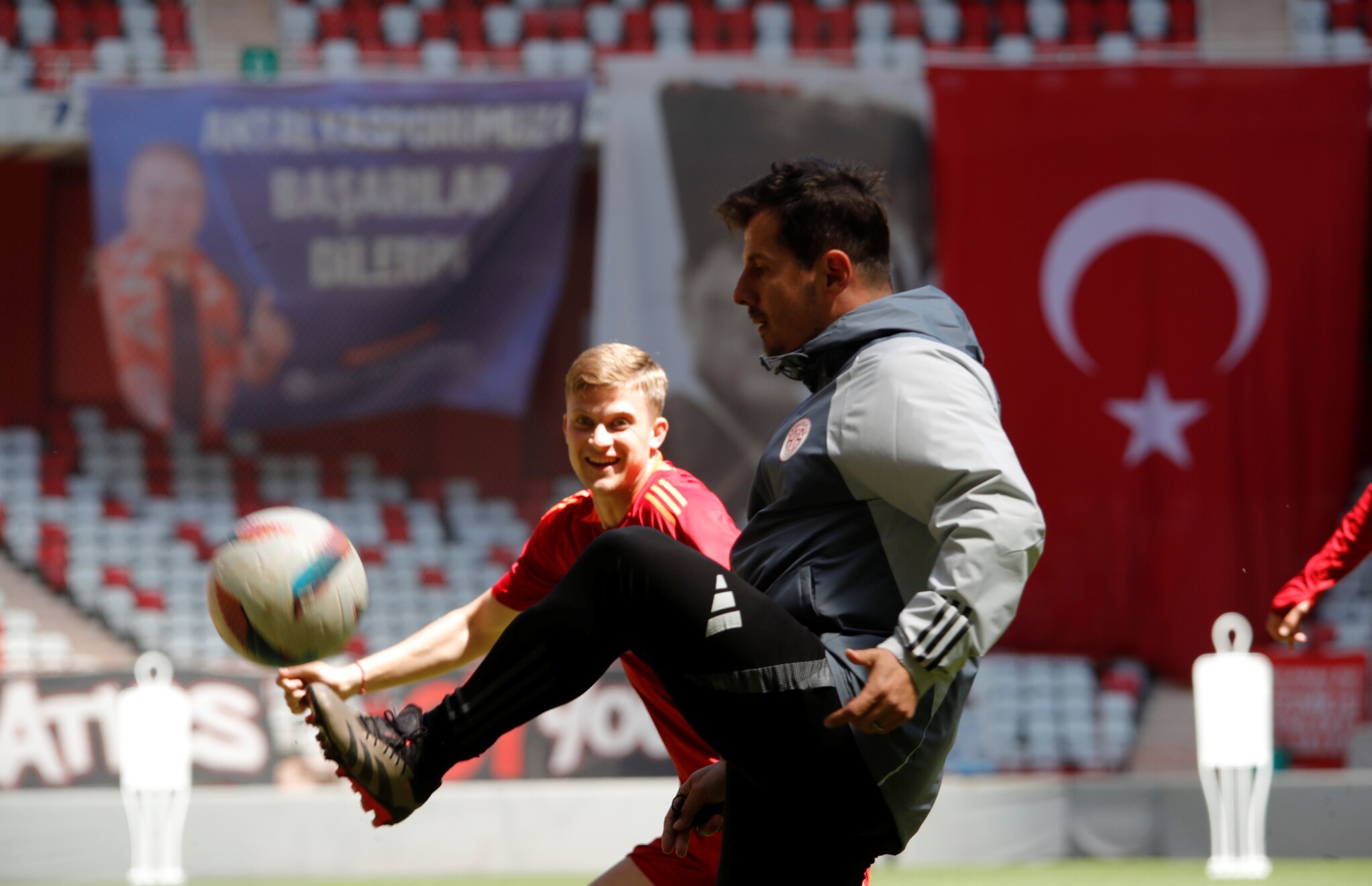 Emre Belözoğlu Avrupa'yı Konuşmak, Avrupa Üzerinden Değerlendirmeler Yapmak Çok Gerçekçi Değil (5)